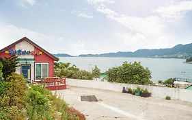 Night Calm Pension Yeosu